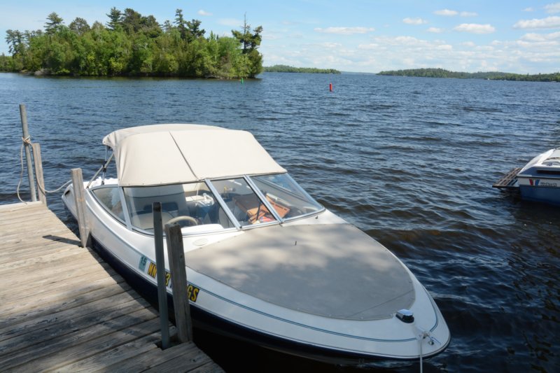 thebaylineriswaitingformeatmoccasinpointaftercraignelsonserviceditandreplacedthepropellerjusttwentyminutesacrossthewater.jpg