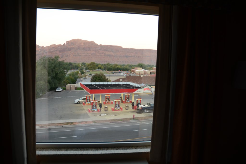 nextmorningthisistheadvertiseddesertviewfromourmotelroom.jpg