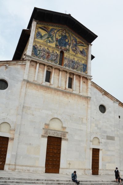 andonelastsamplingofluccasmanychurchesthebasilicadisanfredianowithitsgorgeous13thcenturymosaic.jpg
